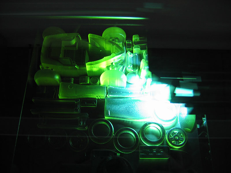 Ein 3d Drucker erzeugt Modellteile